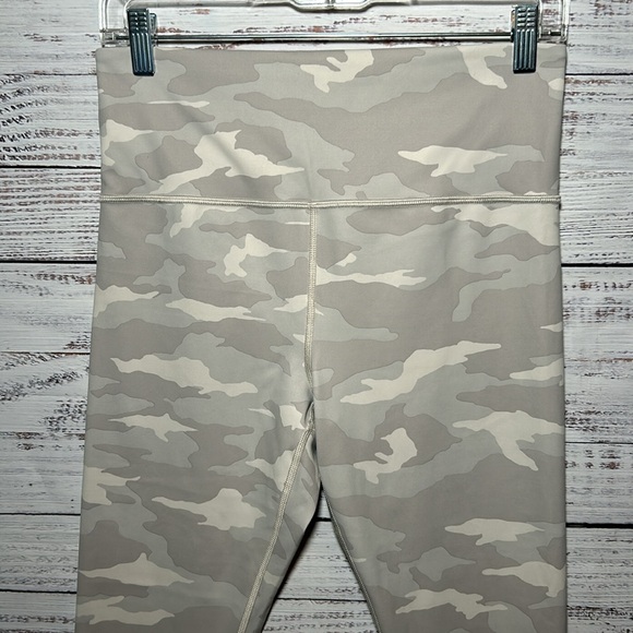 Athleta Elation 7/8 Leggings Tights Light Camo Pint Medium - Picture 6 of 16